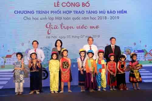 Phó Thủ tướng Thường trực dự công bố Chương trình tặng MBH cho học sinh lớp một - ảnh 1